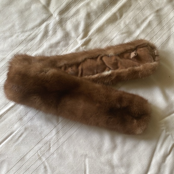 Vintage 60s-80s Burchay’s Genuine Fur Collar/Scarf - Picture 3 of 5